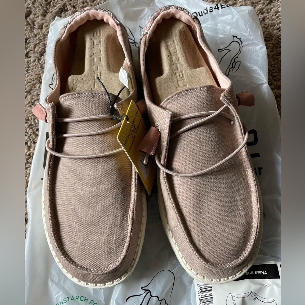 Women’s Hey Dude Wendy in Lt. Pink